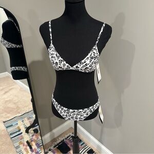 NWT NIKE Swim Bikini Set     TOP SZ:XS  BOTTOMS SZ:S